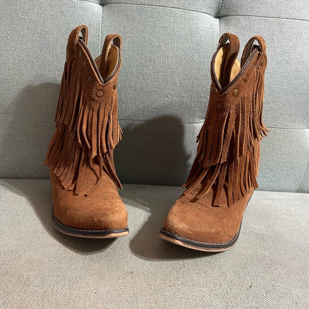 Shyanne leather fringe girls boots 9.5